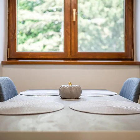Castle - Modern Elegance & Serenity Apartment