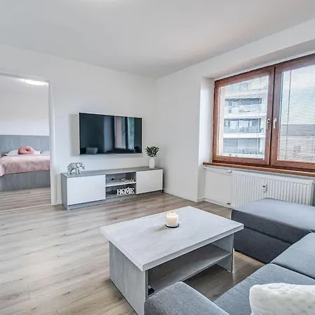 Apartament Castle - Modern Elegance & Serenity