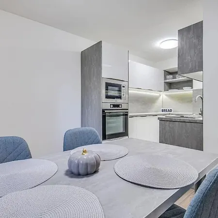 Castle - Modern Elegance & Serenity Apartment *