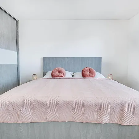 Appartamento Castle - Modern Elegance & Serenity